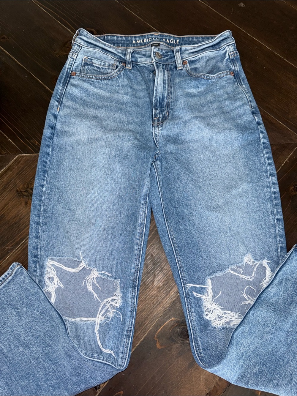American Eagle Women's Distressed Medium Wash Denim Jeans Straight Leg Size 6